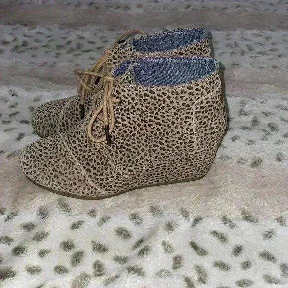 Tom’s Leopard Print Wedges - Picture 2 of 6